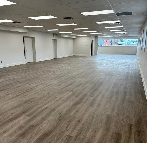 More Photos Of 172 King St E, Oshawa Office For Lease