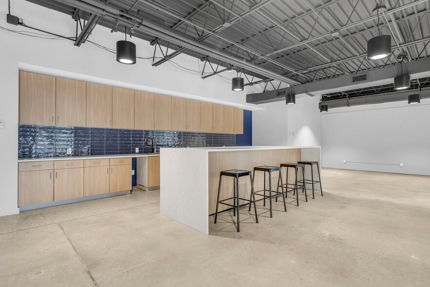 More Photos Of 10580 Barkley St, Overland Park Medical For Lease