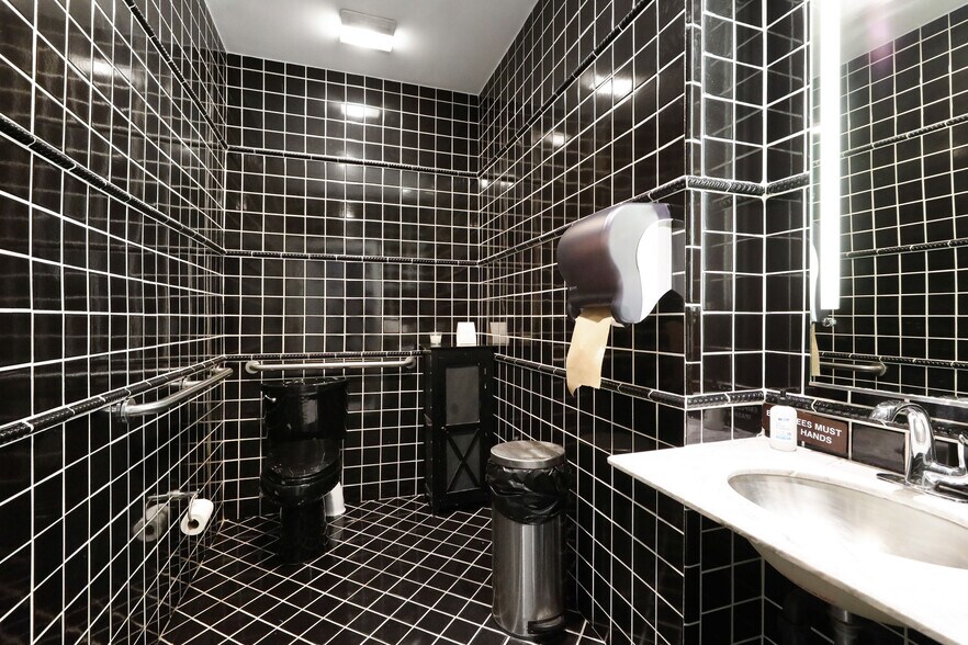 More Photos Of 34 W Merchant St, Audubon Restaurant For Sale