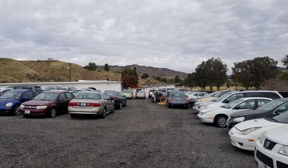 More Photos Of 29753-29757 Bouquet Canyon Rd, Santa Clarita Auto Dealership For Lease