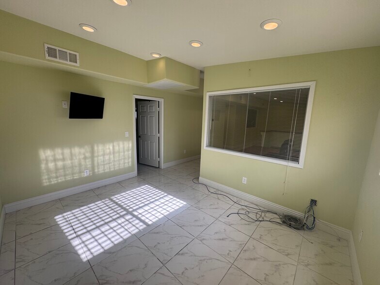 More Photos Of 1610 E Sahara Ave, Las Vegas Freestanding For Lease