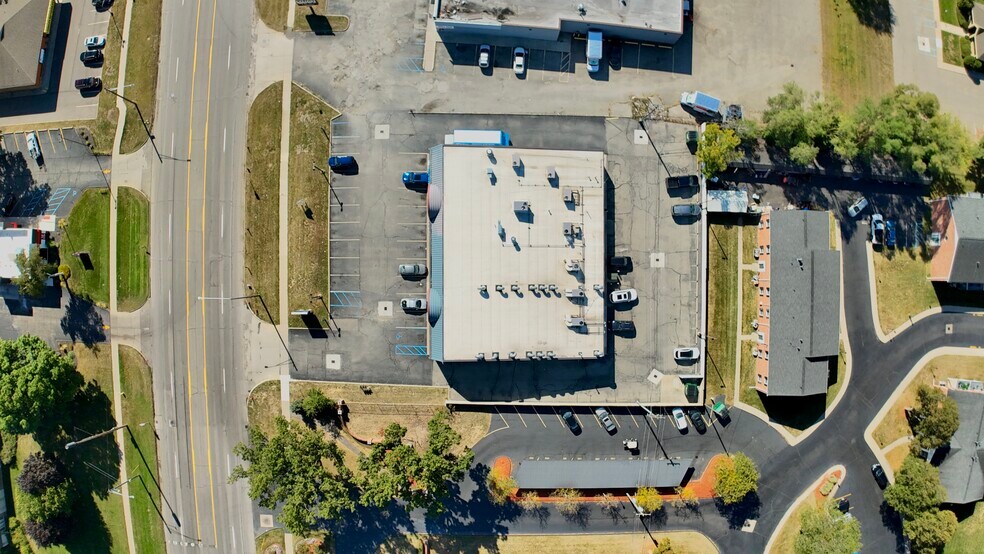 More Photos Of 8017-8067 N Wayne Rd, Westland Storefront For Lease