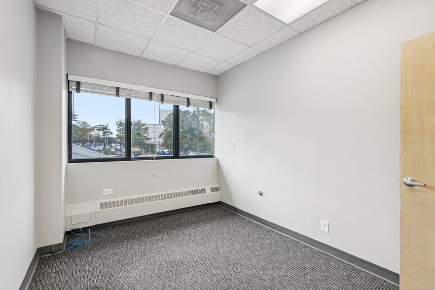 More Photos Of 970 N Broadway, Yonkers Medical For Lease