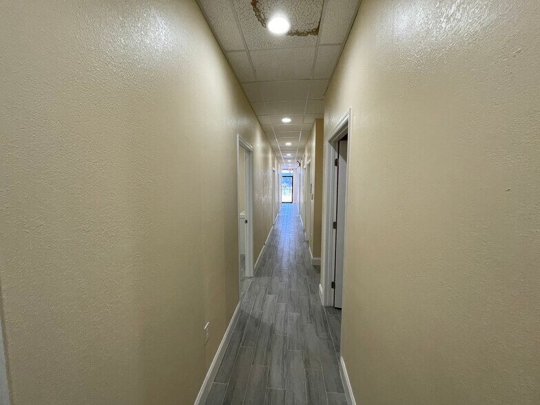 More Photos Of 14100 US Highway 19 N, Clearwater Storefront For Lease