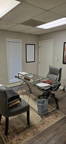 More Photos Of 6424 Lakeover Rd, Jackson Office For Lease