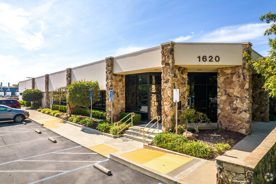 More Photos Of 1045 W National Dr, Sacramento Unknown For Lease
