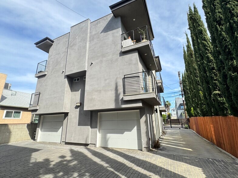 More Photos Of 1221-1223 1/2 N Kenmore Ave, Los Angeles Apartments For Sale