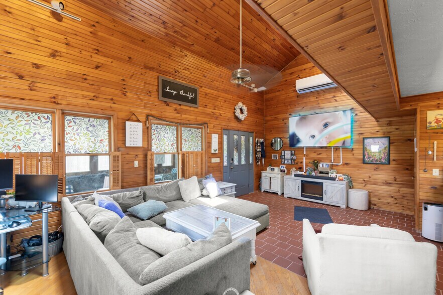More Photos Of 8018 Northwestern Tpke, Keyser General Retail For Sale