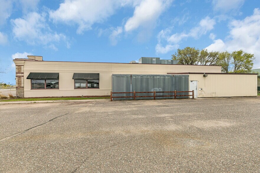 More Photos Of 14860 165th Ave, Becker Restaurant For Sale