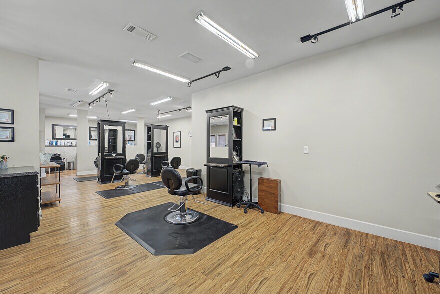 More Photos Of 1133 NW J St, Bentonville Office For Sale
