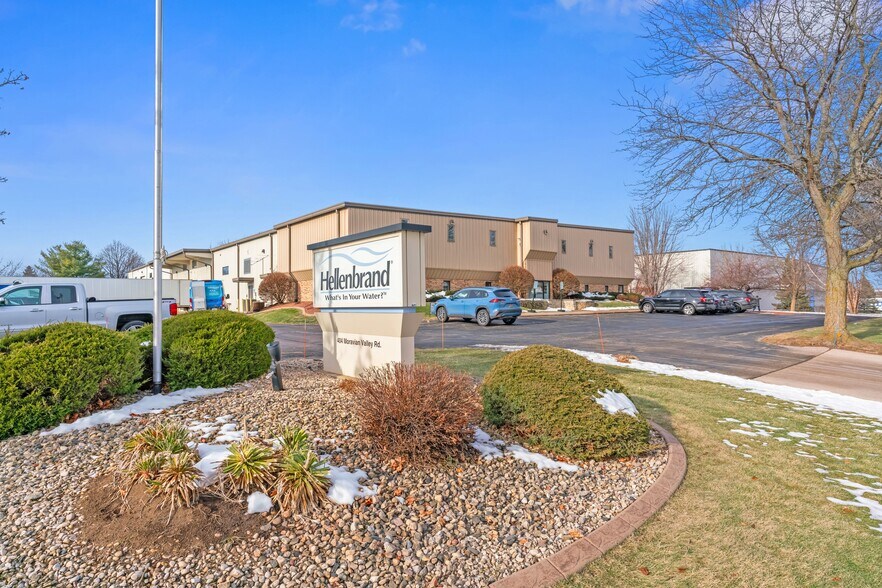 Primary Photo Of 404 Moravian Valley Rd, Waunakee General Retail For Sale