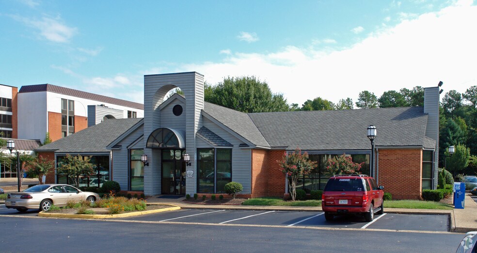 Primary Photo Of 2005 Richmond Rd, Williamsburg Restaurant For Lease