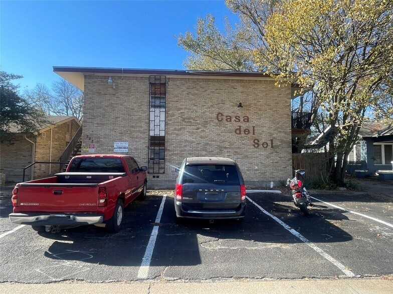 Primary Photo Of 322 S Waco St, Weatherford Apartments For Sale