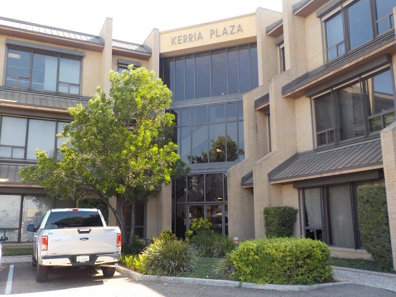 More Photos Of 3700 N 10th St, McAllen Office For Lease