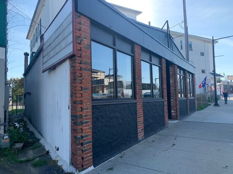 More Photos Of 488 Grafton St, Worcester Storefront Retail Office For Lease