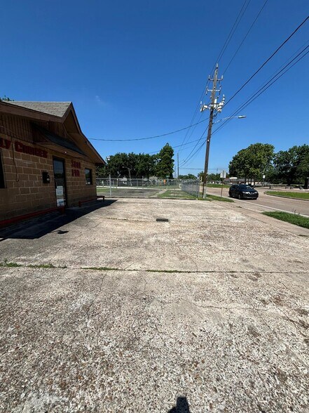 More Photos Of 3815 Cavalcade St, Houston Restaurant For Sale