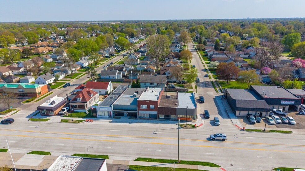 More Photos Of 16906 E Nine Mile Rd, Eastpointe Storefront For Sale