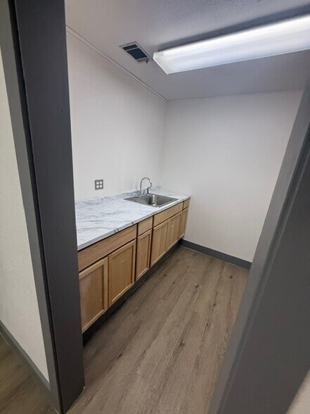 More Photos Of 1287 E Common St, New Braunfels Office For Lease