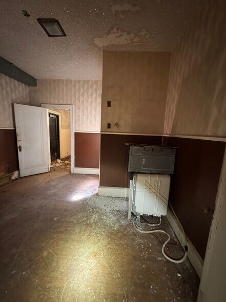 More Photos Of 238 N 53rd St, Philadelphia Funeral Home For Sale