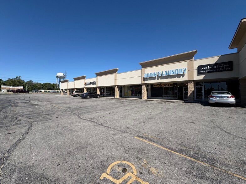 More Photos Of 114-138 E North Ave, Belton General Retail For Sale