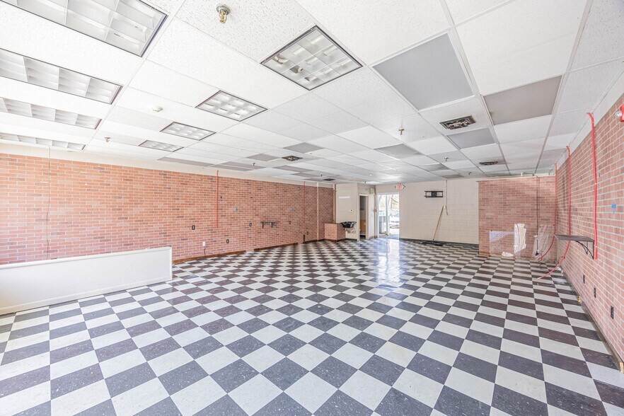 More Photos Of 439 Littleton Rd, Westford Unknown For Lease