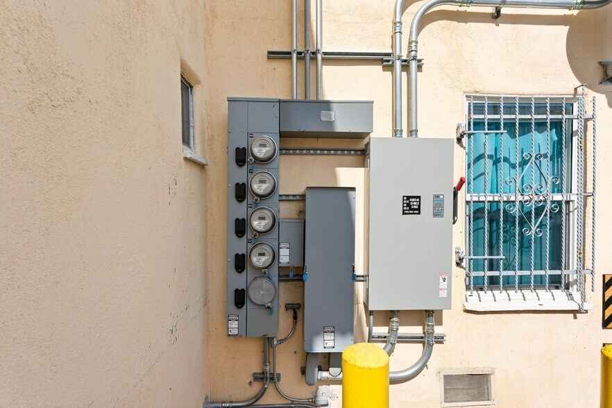 More Photos Of 428 N Genesee Ave, Los Angeles Apartments For Sale