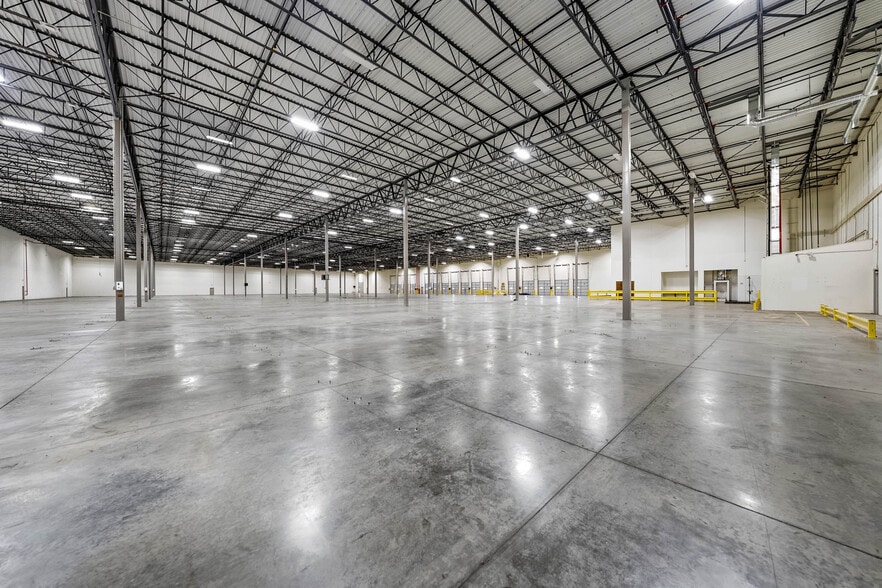 More Photos Of 4689 Industry Dr, Medford Distribution For Lease