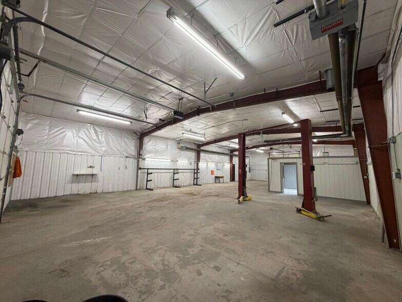 More Photos Of 800 S Smith Rd, Riverton Industrial For Lease