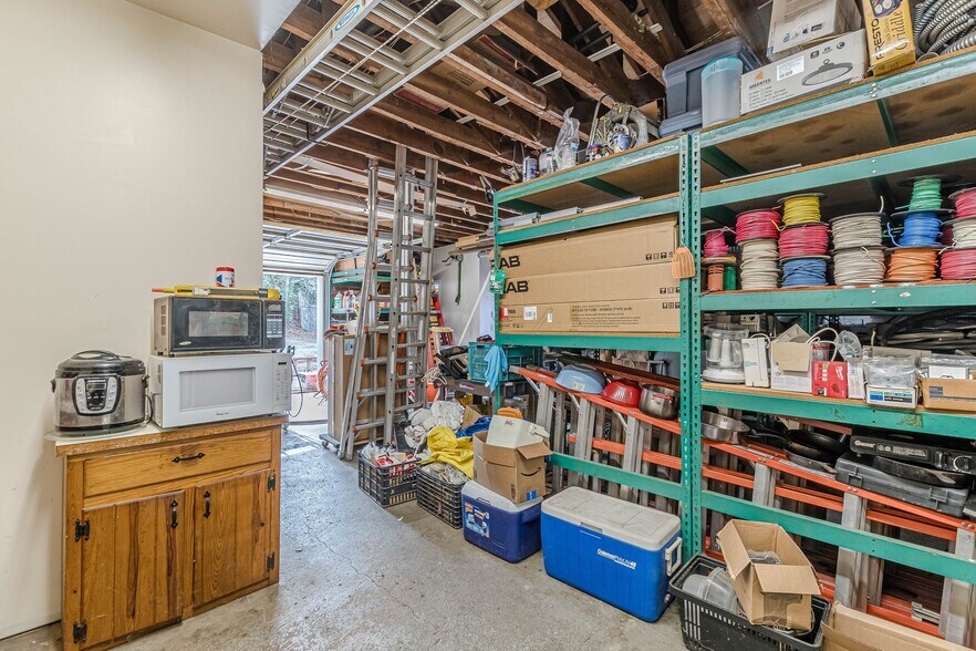 More Photos Of 614 King Arnold St, Hapeville Storefront Retail Office For Sale