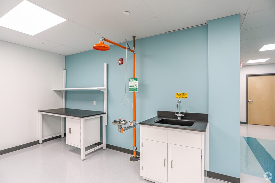 More Photos Of 25-29 Needham St, Newton Office For Lease