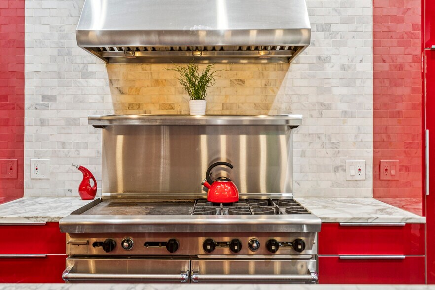 More Photos Of 692 Kirkwood Ave SE, Atlanta Storefront Retail Residential For Sale