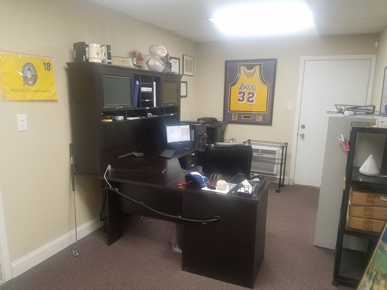 More Photos Of 1021 NW 6th St, Oklahoma City Office For Sale