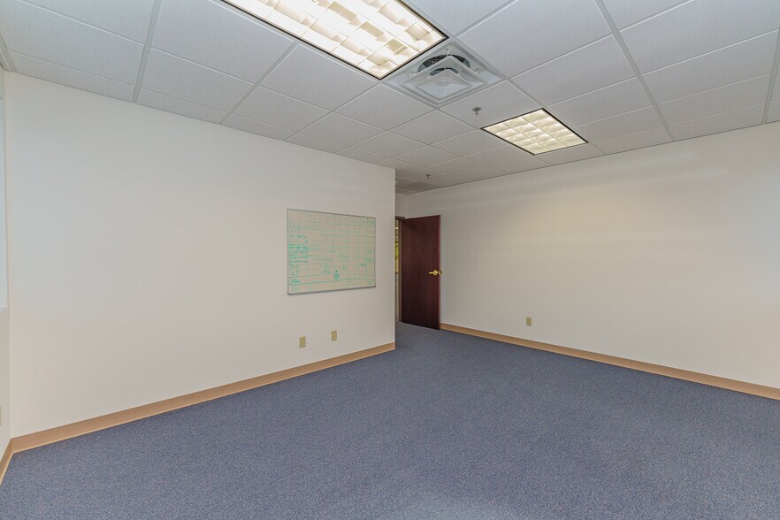 More Photos Of 10 Maxwell Dr, Clifton Park Medical For Lease