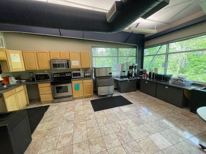 More Photos Of 200 Parkwood St, Lowell Office For Sale