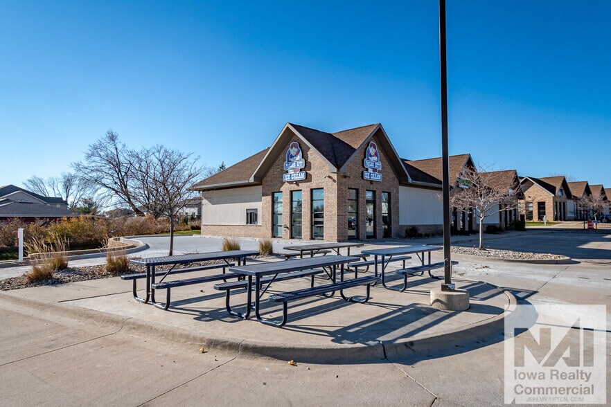 More Photos Of 955 29th Ave, Marion General Retail For Lease