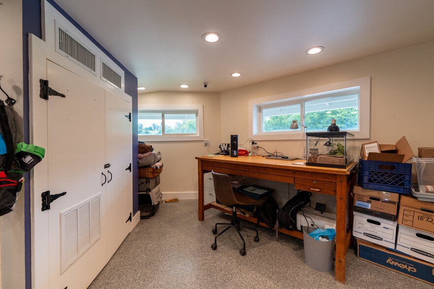 More Photos Of 12167 Lee Hwy, Sperryville Veterinarian Kennel For Sale