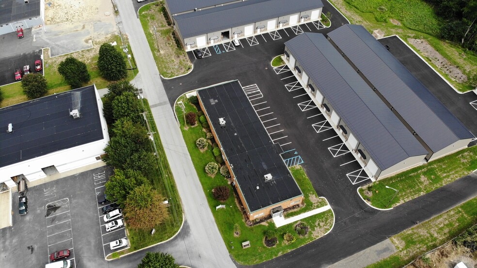 More Photos Of 17 Bellecor Dr, New Castle Unknown For Lease