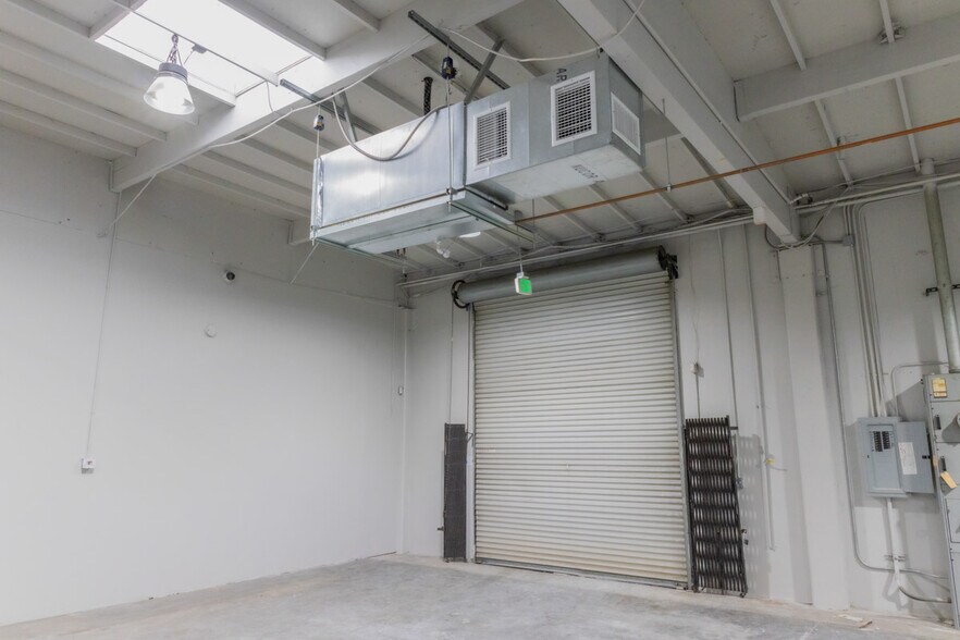 More Photos Of 17209 S Figueroa St, Gardena Warehouse For Lease