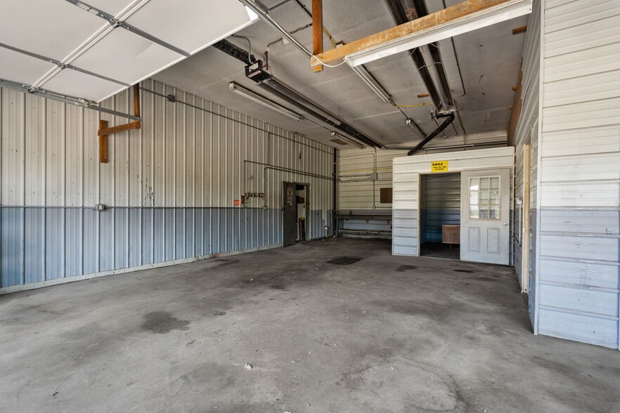 More Photos Of 3401 W Oakland Ave, Austin Truck Stop For Sale
