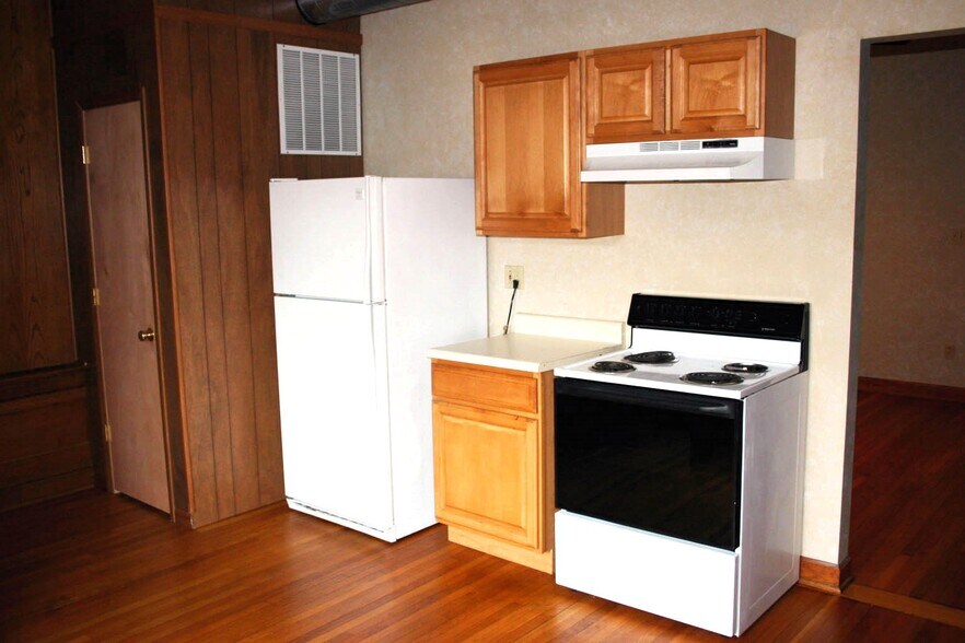 More Photos Of 25-27 N Washington St, Ypsilanti General Retail For Sale