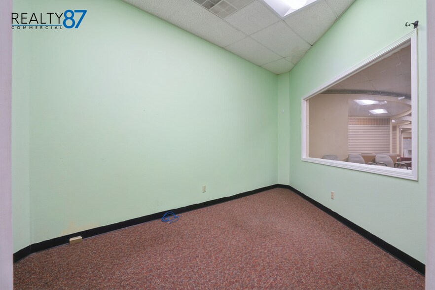 More Photos Of 107 S Franklin St, Manchester Storefront For Sale