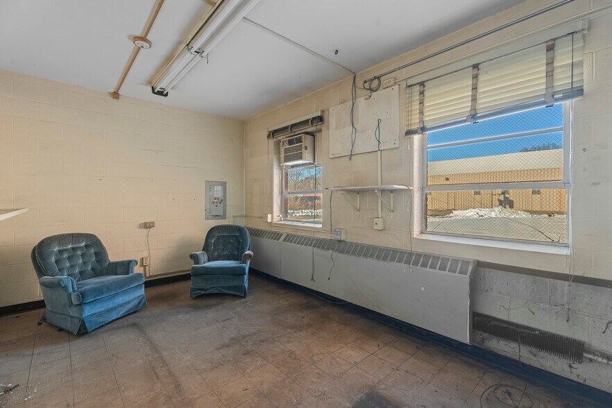 More Photos Of 251 Freestone Ave, Portland Manufacturing For Sale