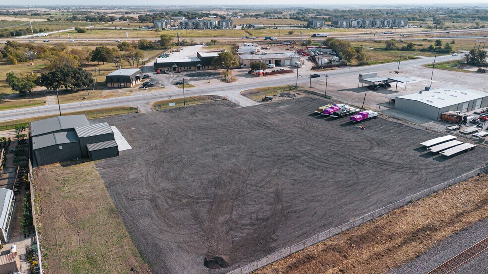 More Photos Of 2603 S Kaufman St, Ennis Industrial For Sale