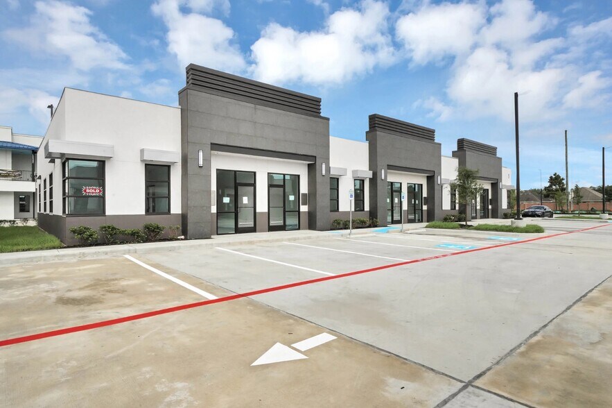 Primary Photo Of 12280 Broadway St, Pearland Medical For Lease