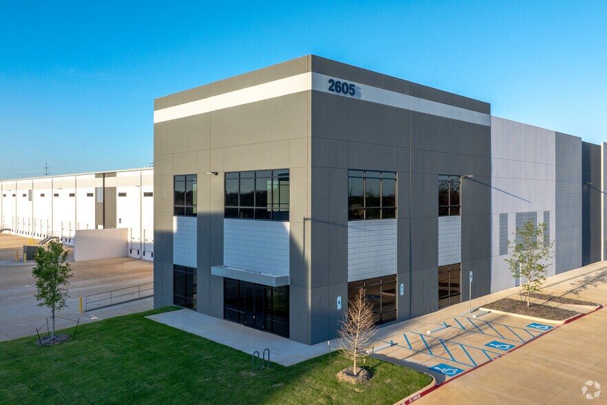 More Photos Of 3411 Mingo Rd, Denton Unknown For Lease