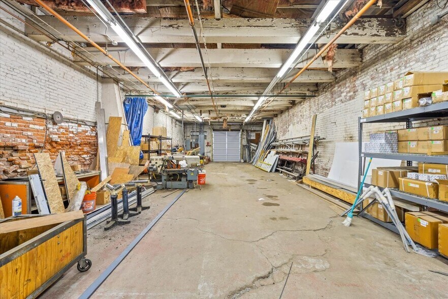 More Photos Of 909 State Line Rd, Kansas City Warehouse For Sale