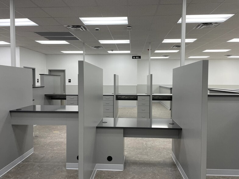 More Photos Of 5510 N Belt W, Belleville Medical For Lease