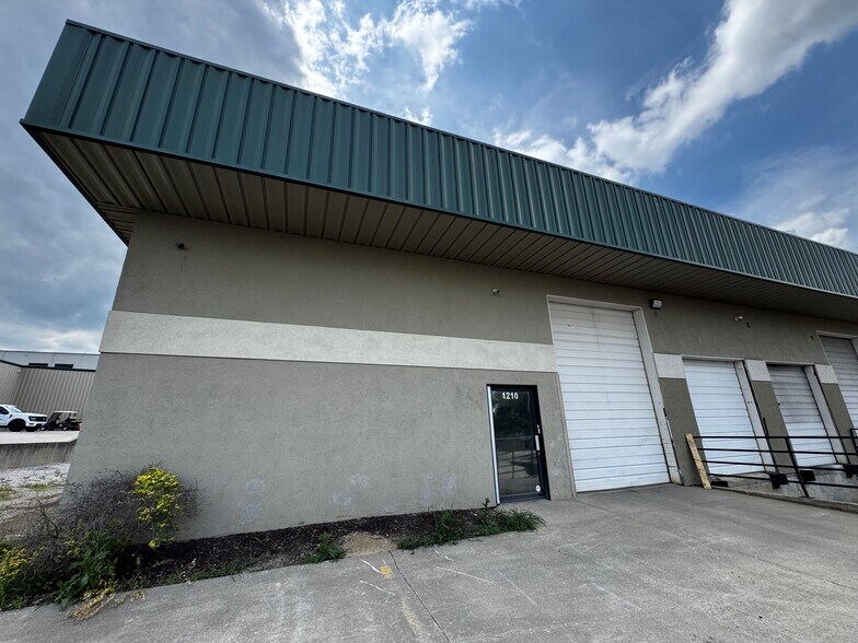 Primary Photo Of 1210-1212 NW Valley Ridge Dr, Grain Vly, Grain Valley Warehouse For Lease