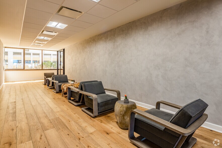 More Photos Of 600 Cleveland St, Clearwater Office For Lease