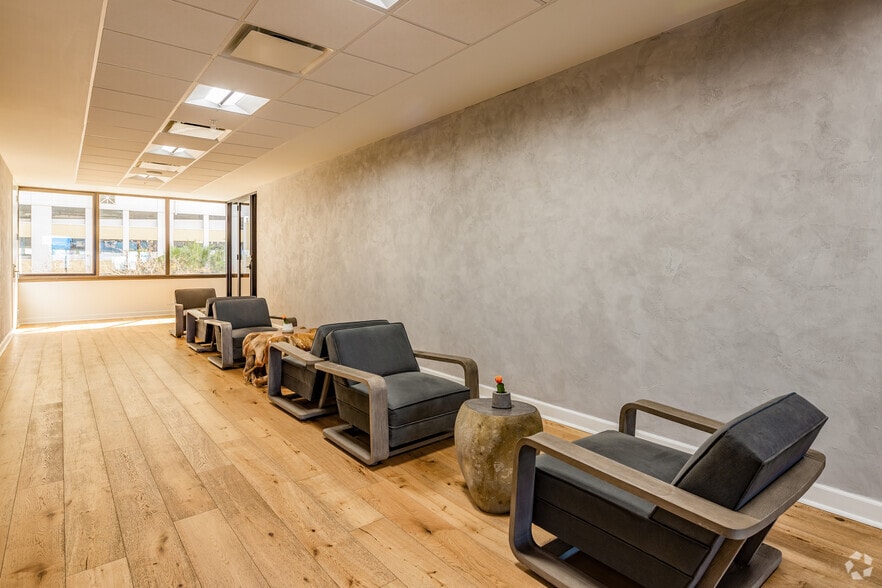 More Photos Of 600 Cleveland St, Clearwater Office For Lease